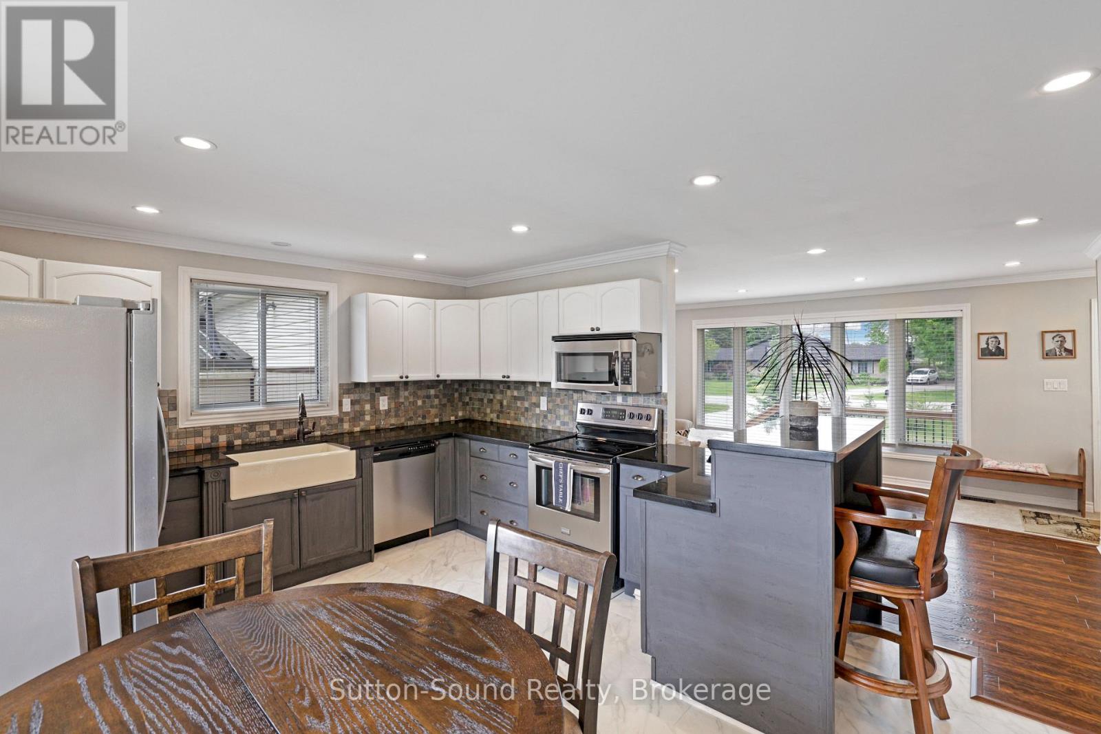 829 30TH STREET W - 8