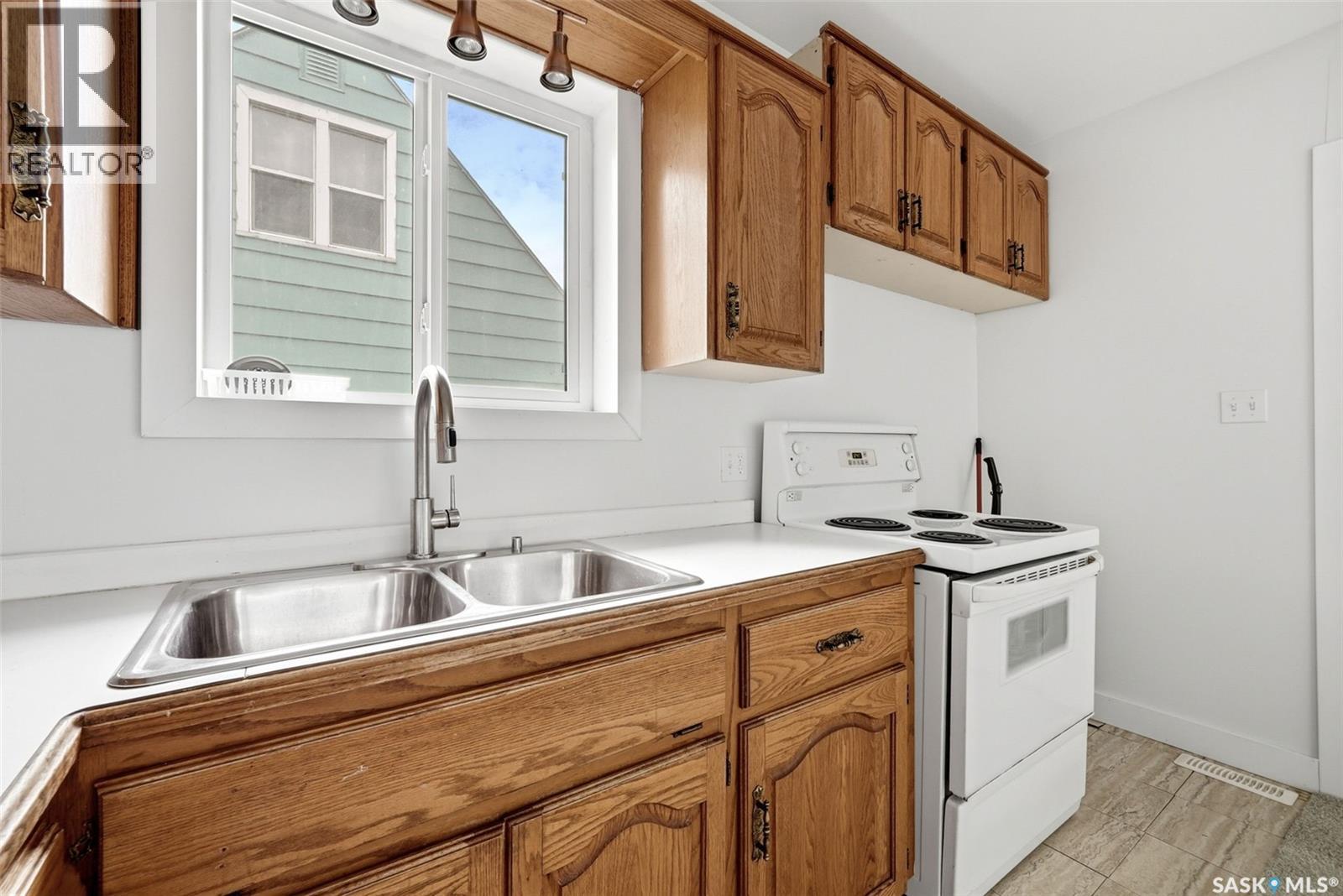 920 Atkinson STREET - 7