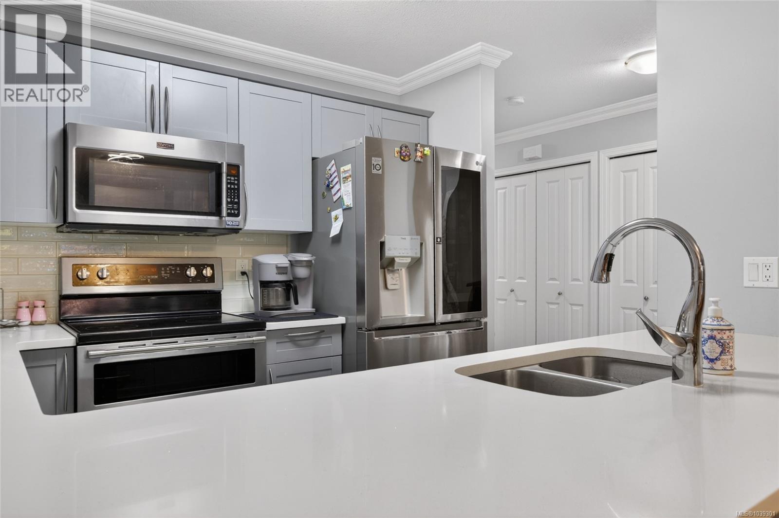 #51 2728 1st St - 10