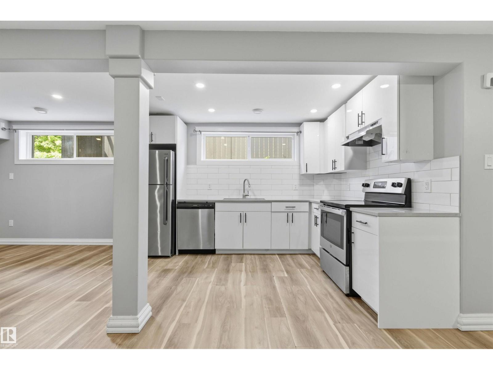 7412/7414 83 AV NW - 21