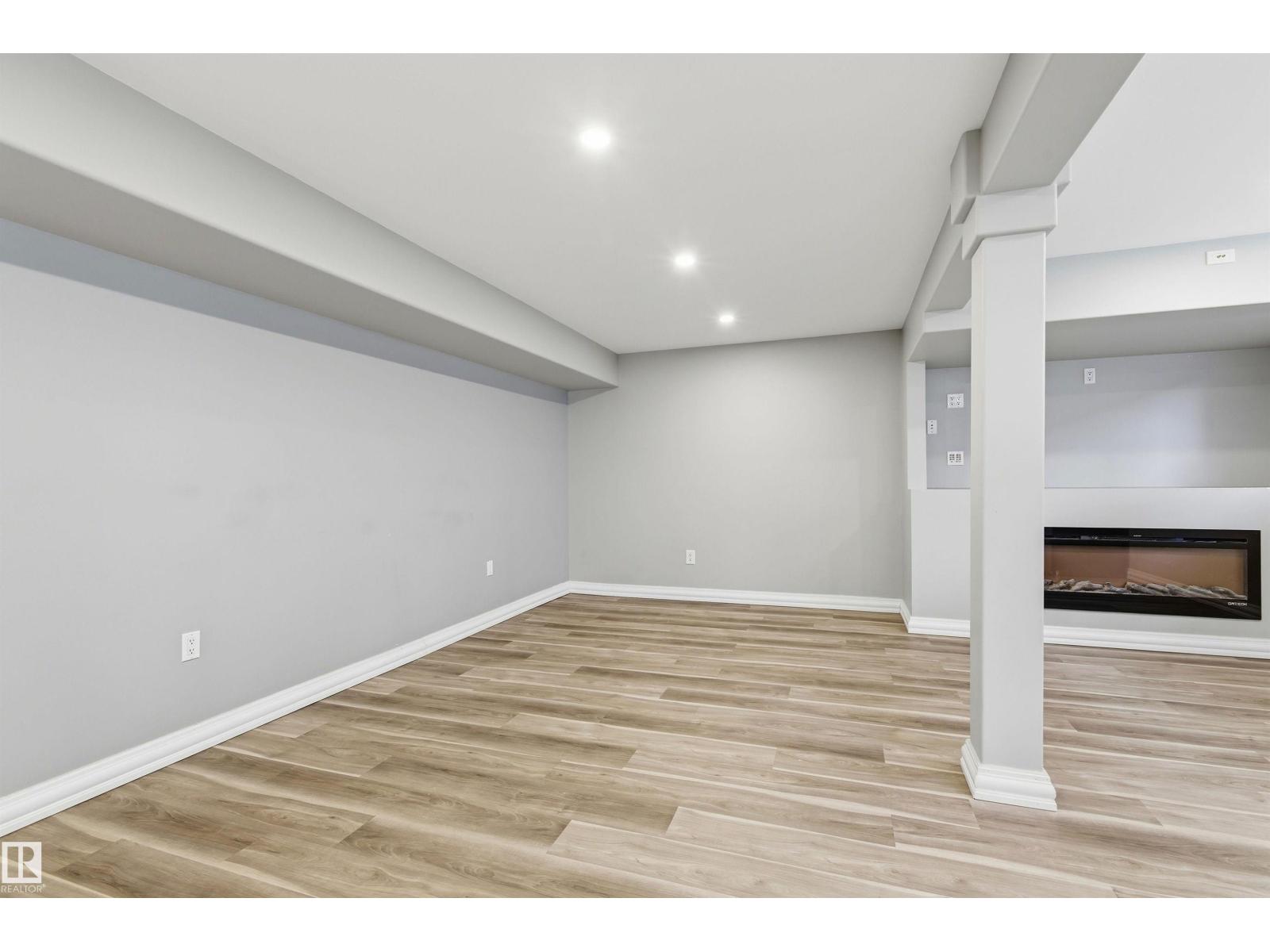 7412/7414 83 AV NW - 23