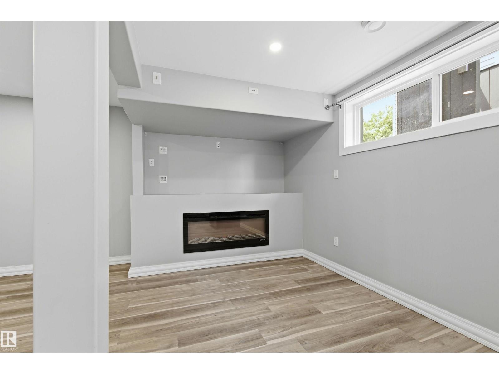 7412/7414 83 AV NW - 24