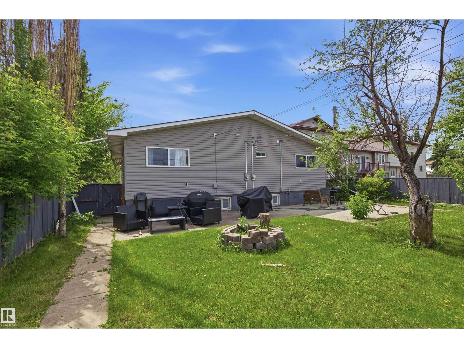 7412/7414 83 AV NW - 32