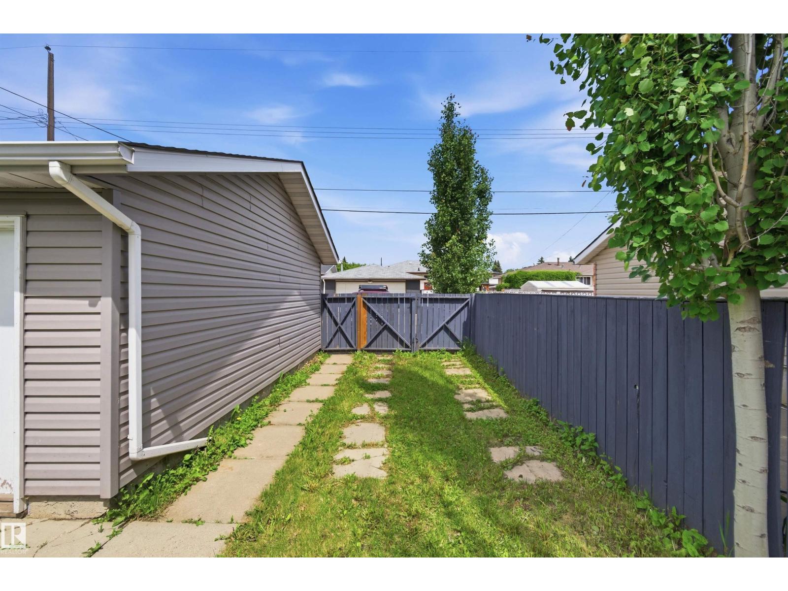7412/7414 83 AV NW - 34