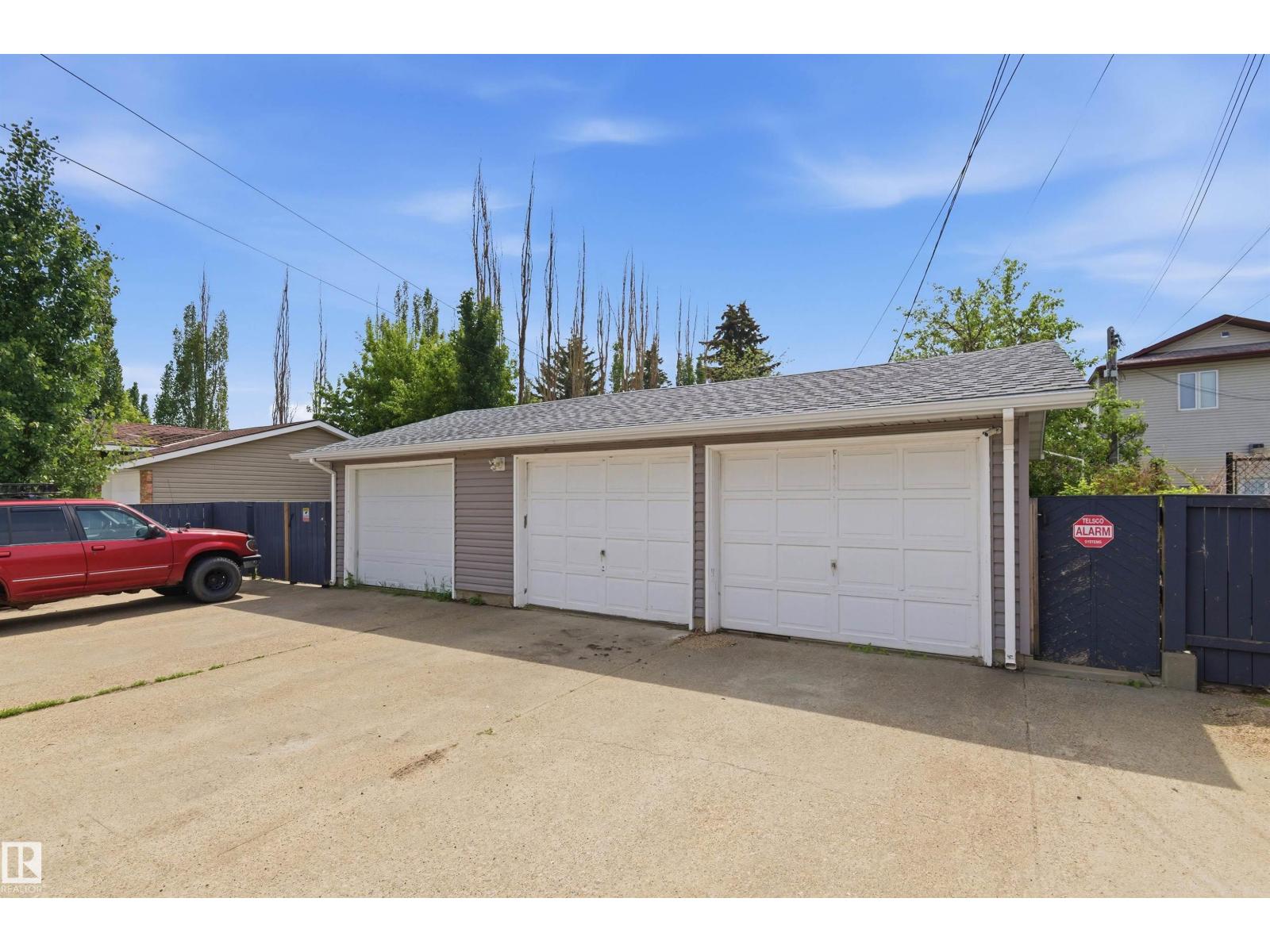 7412/7414 83 AV NW - 35
