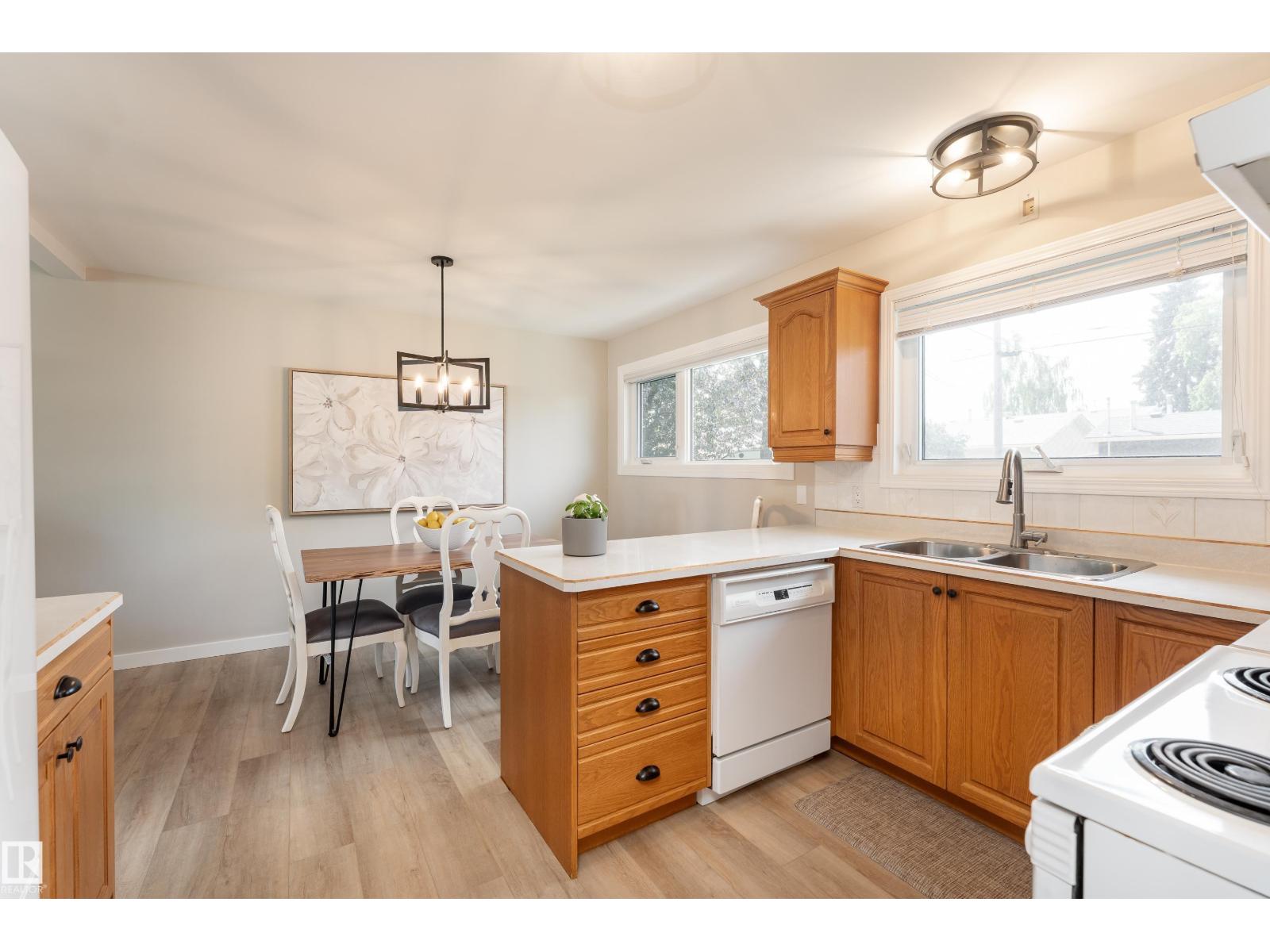 7223 95 AV NW — photo 10