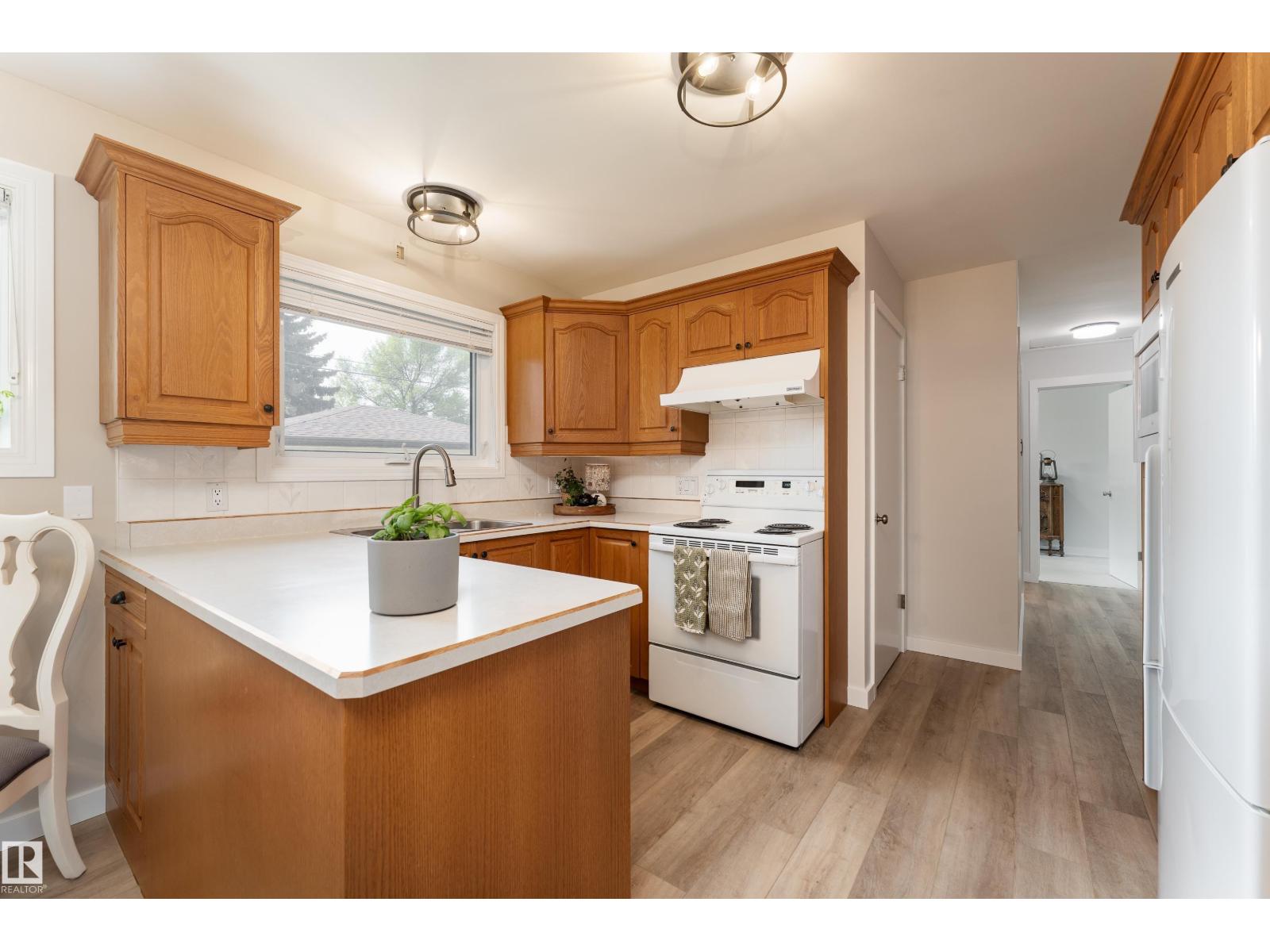 7223 95 AV NW — photo 11