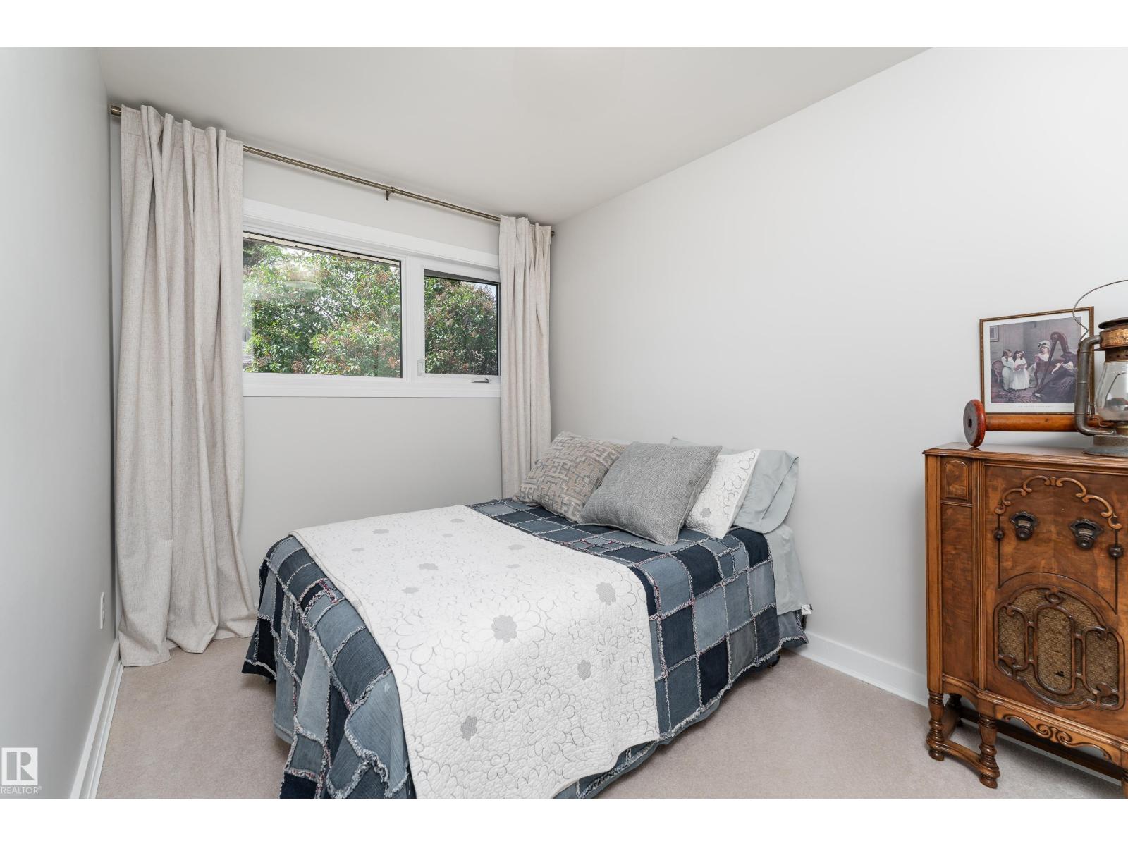 7223 95 AV NW — photo 16