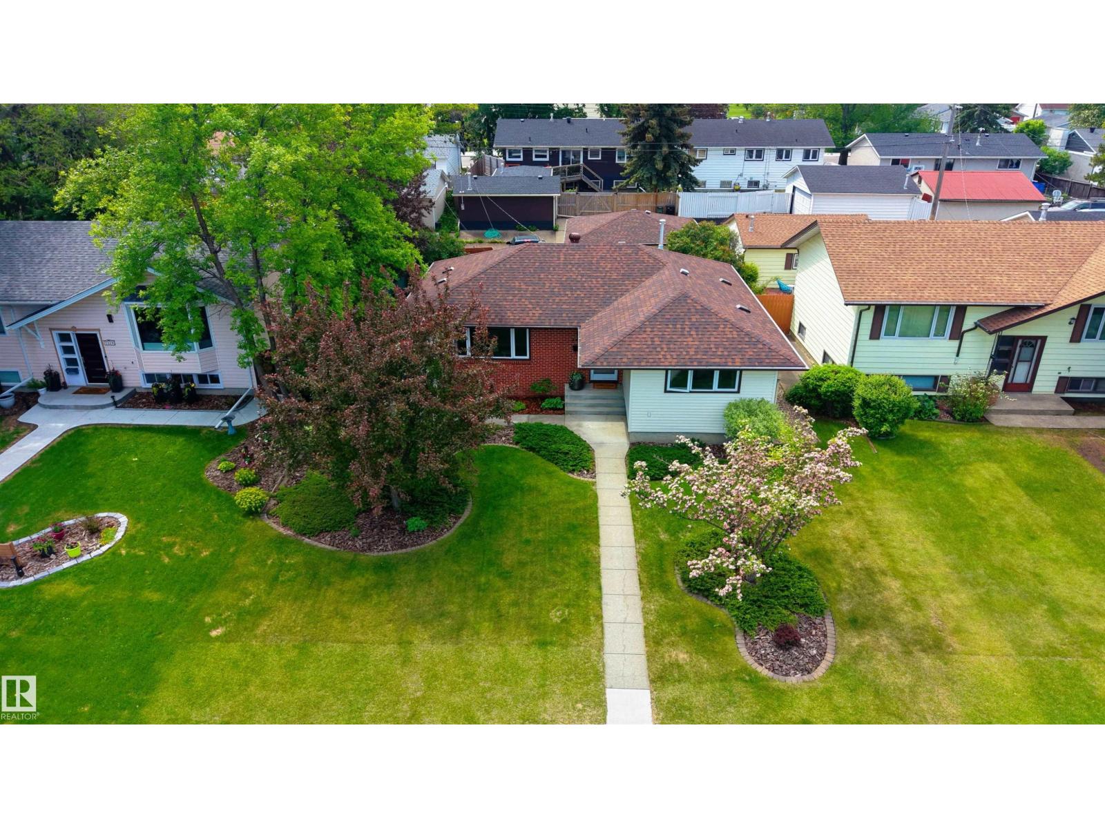 7223 95 AV NW - photo 2