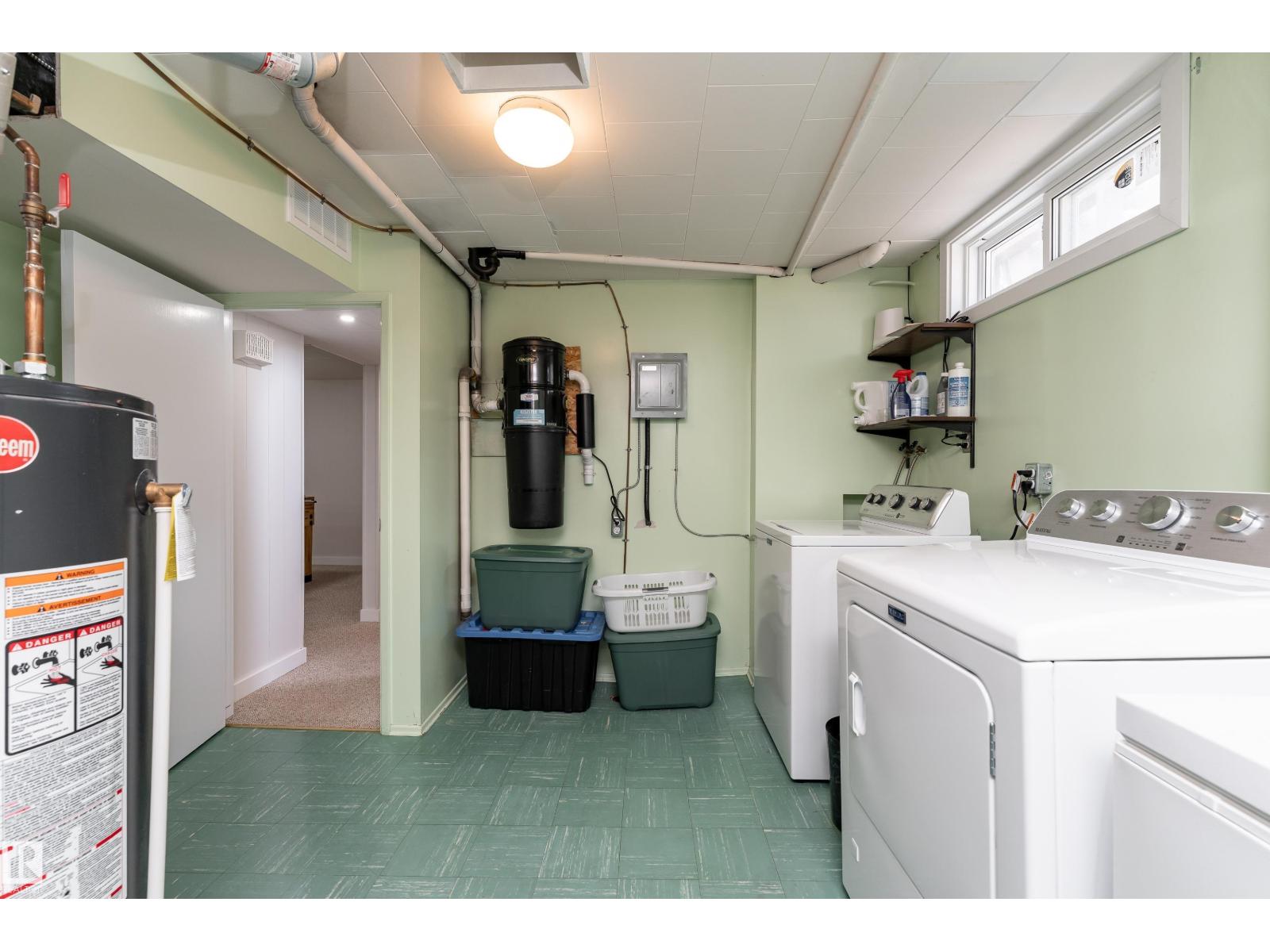 7223 95 AV NW — photo 31