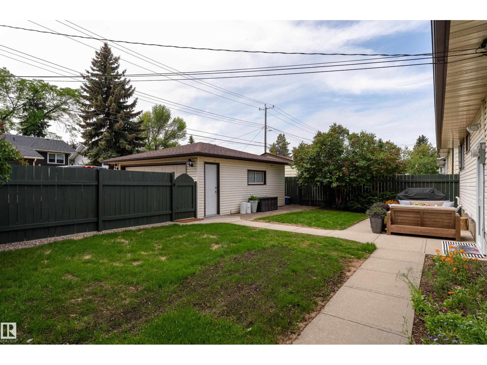7223 95 AV NW — photo 32