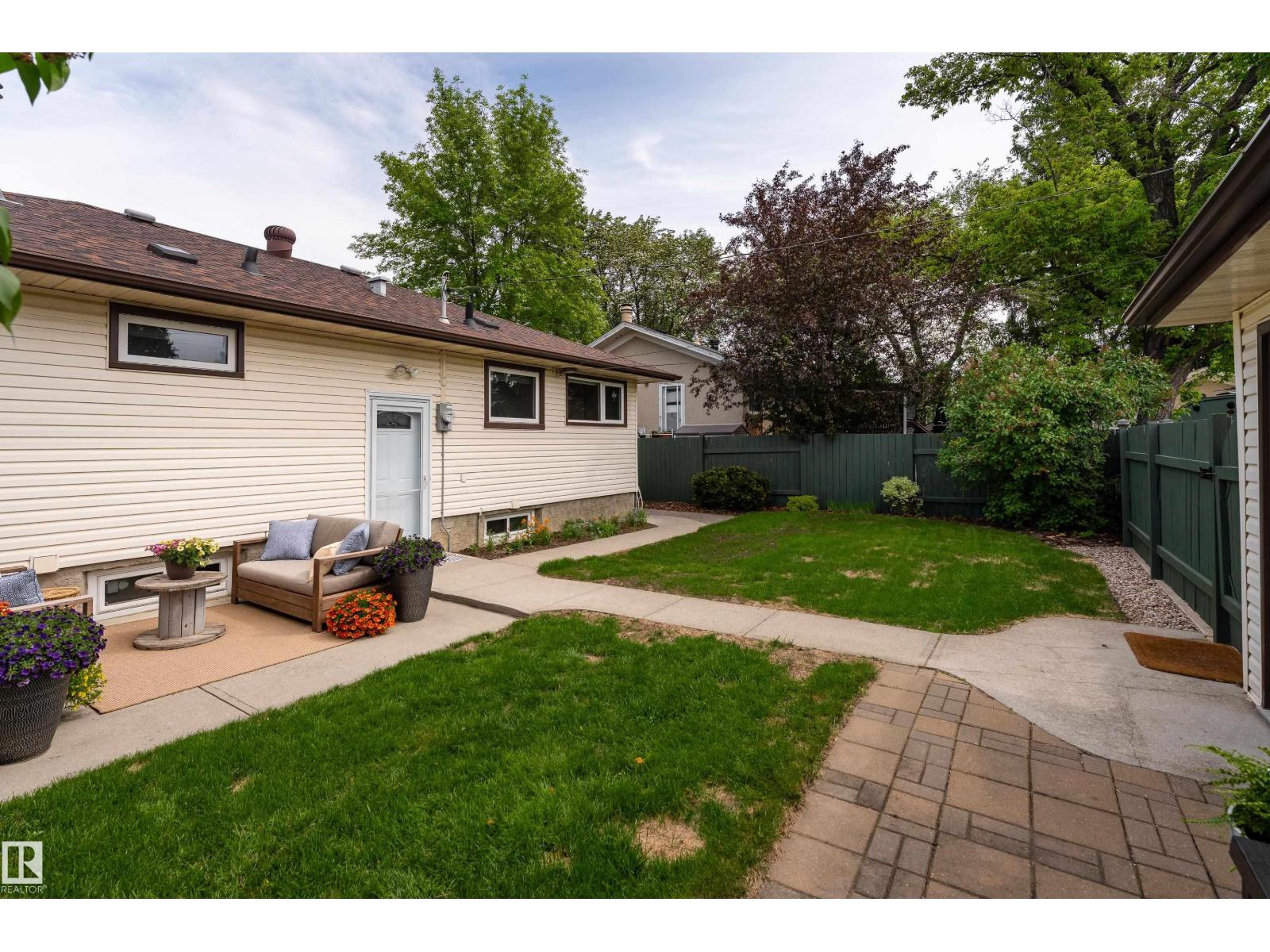 7223 95 AV NW — photo 33