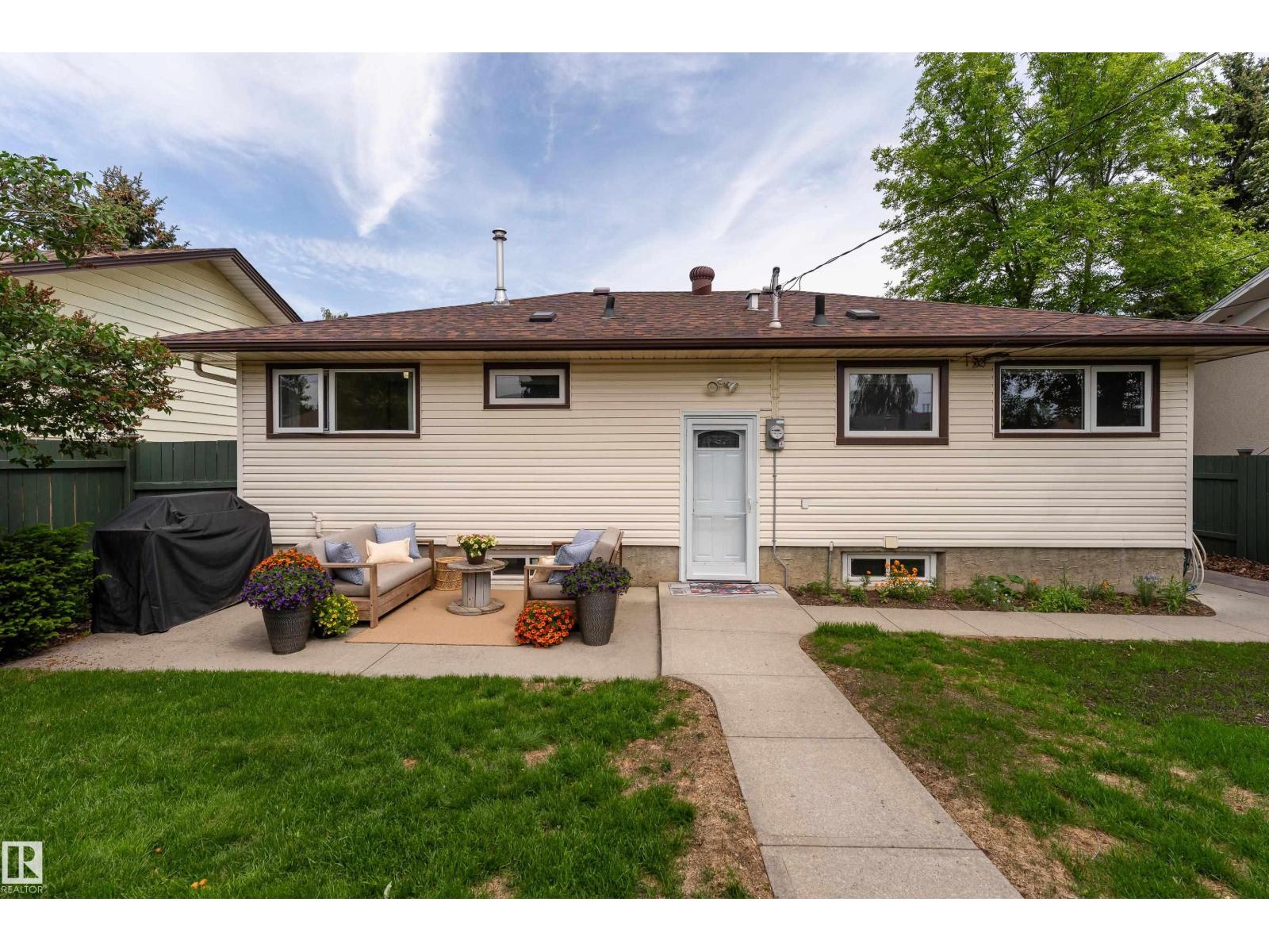 7223 95 AV NW — photo 34