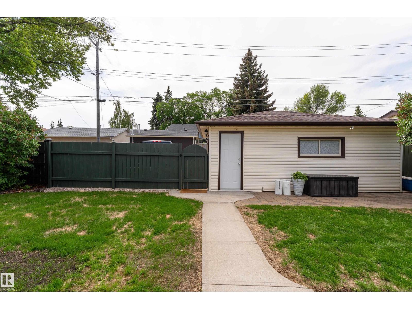 7223 95 AV NW — photo 35