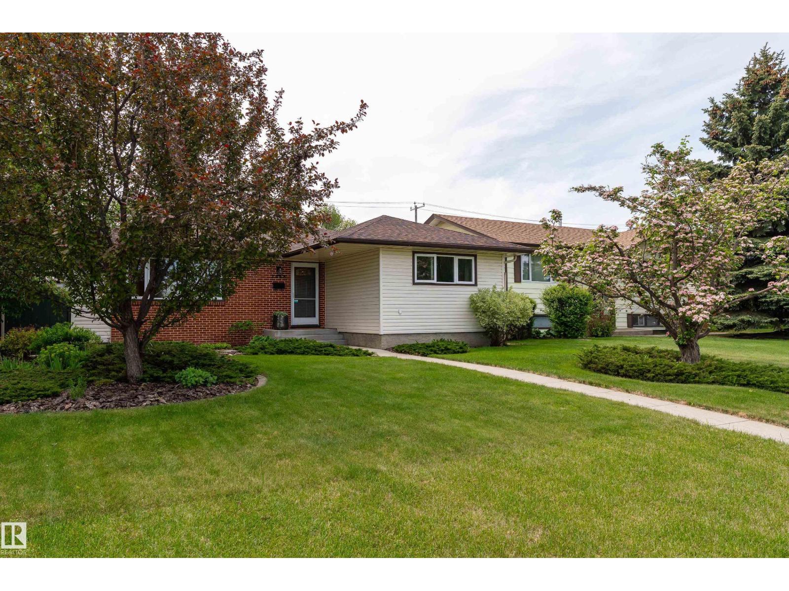 7223 95 AV NW — photo 36