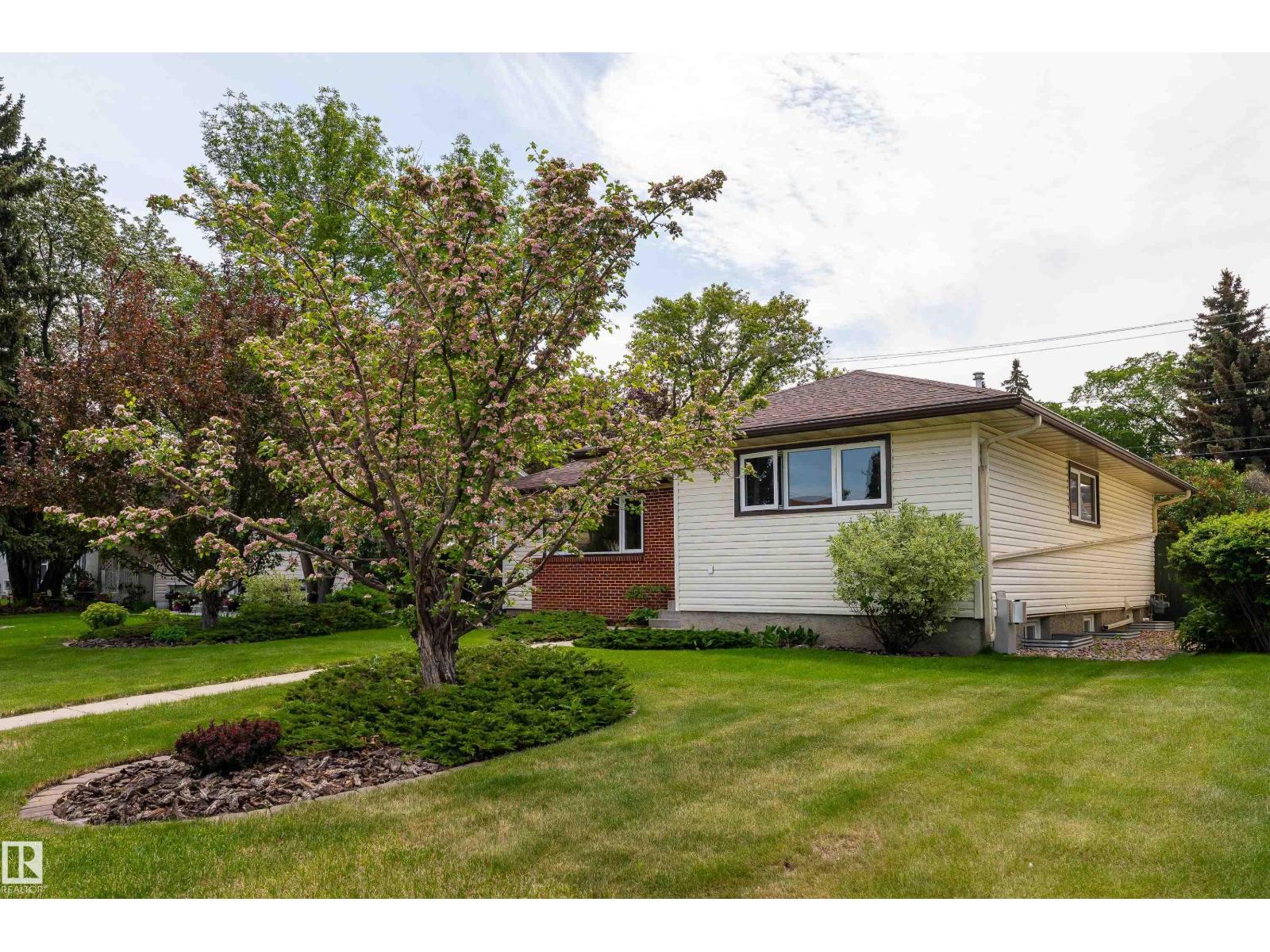 7223 95 AV NW — photo 37