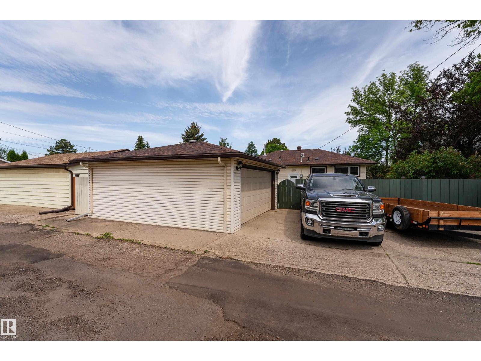 7223 95 AV NW — photo 38
