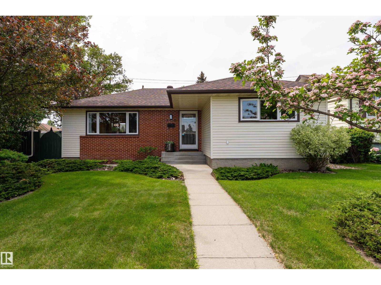 7223 95 AV NW — photo 39