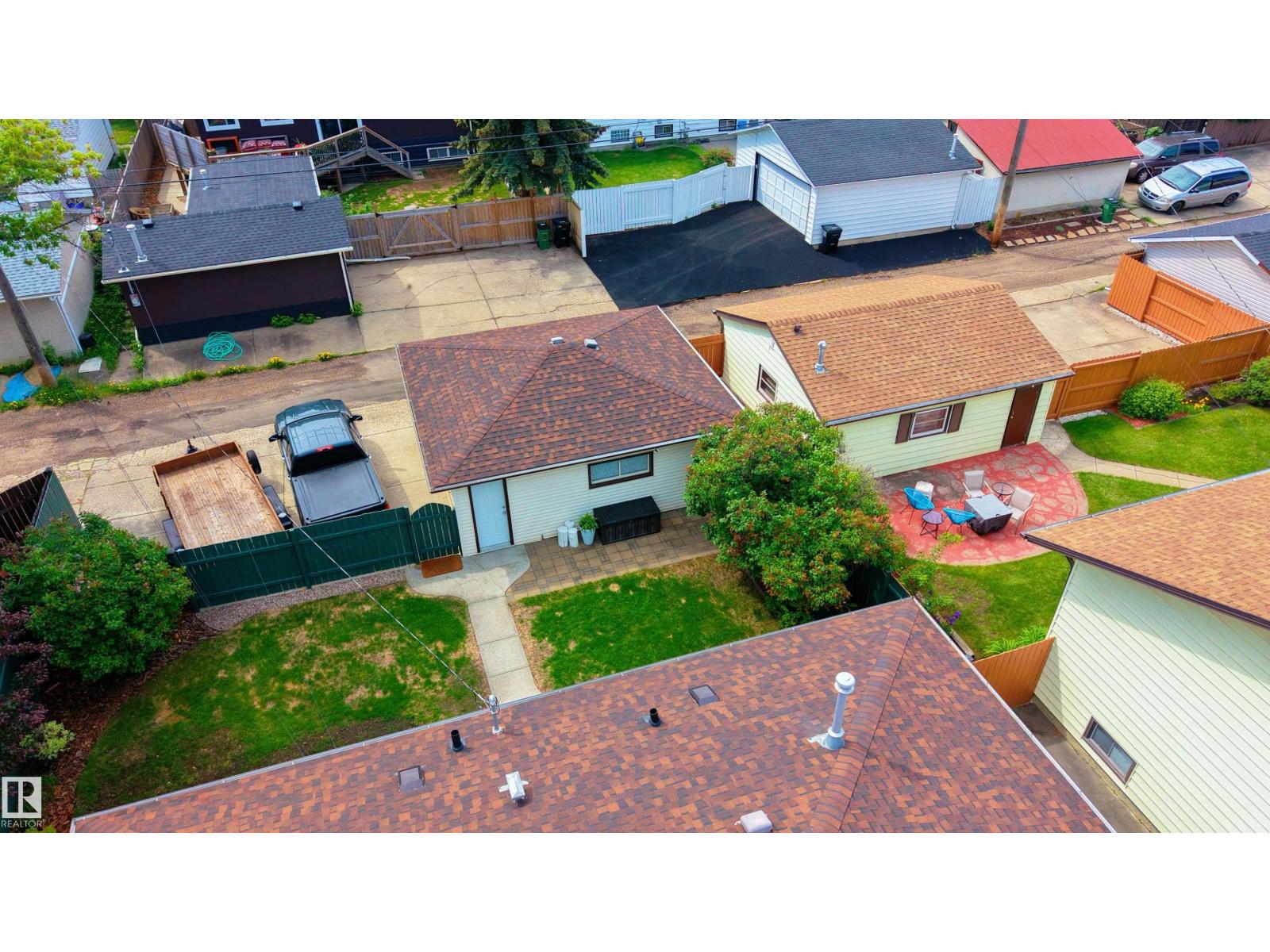 7223 95 AV NW — photo 41