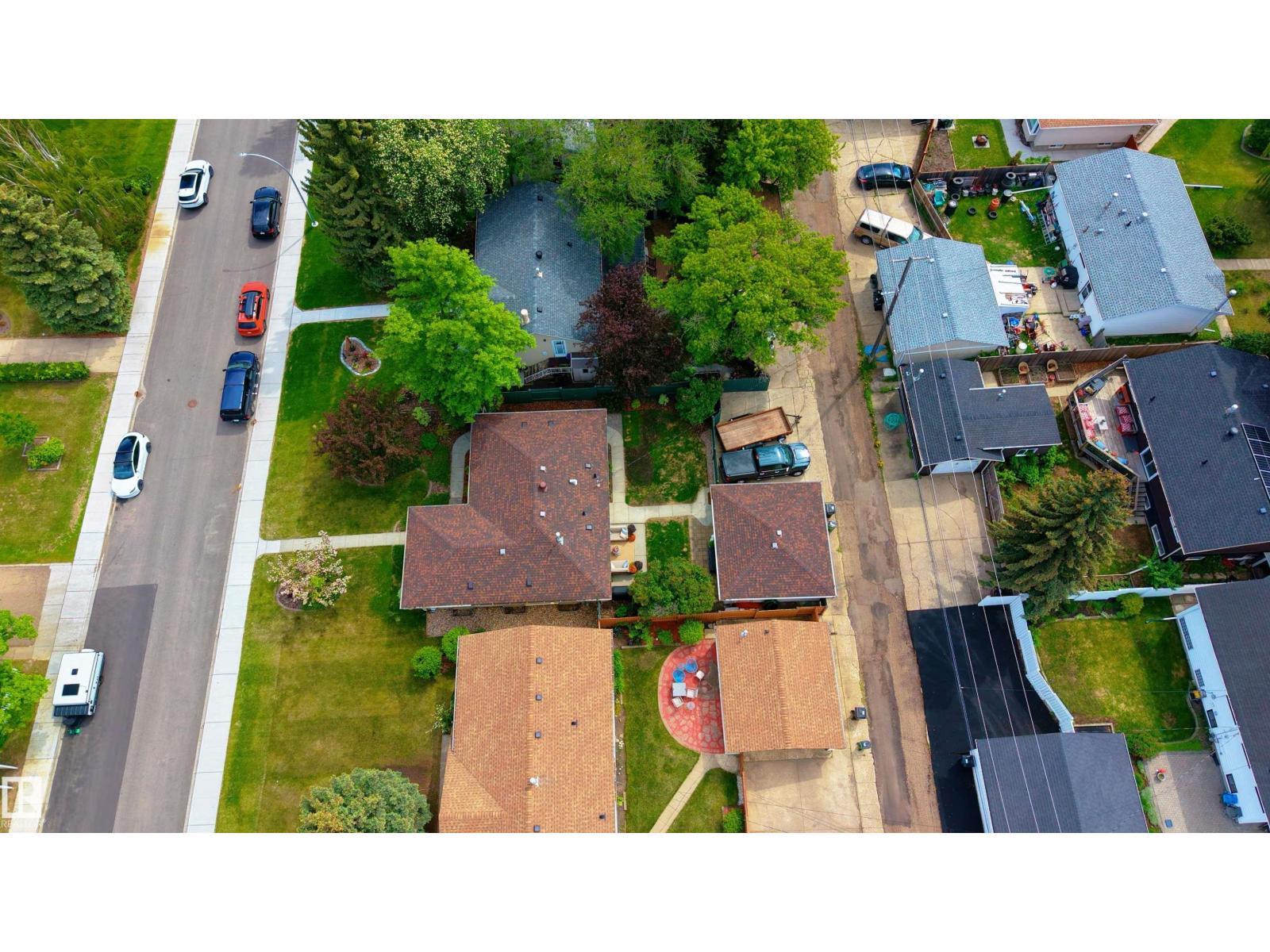 7223 95 AV NW — photo 42