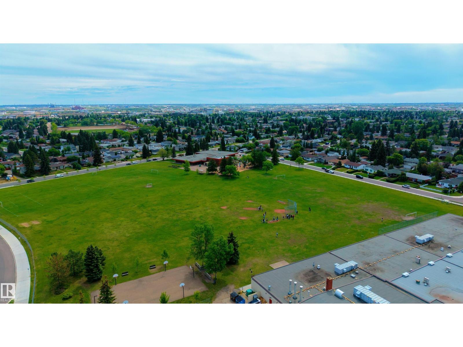 7223 95 AV NW — photo 45