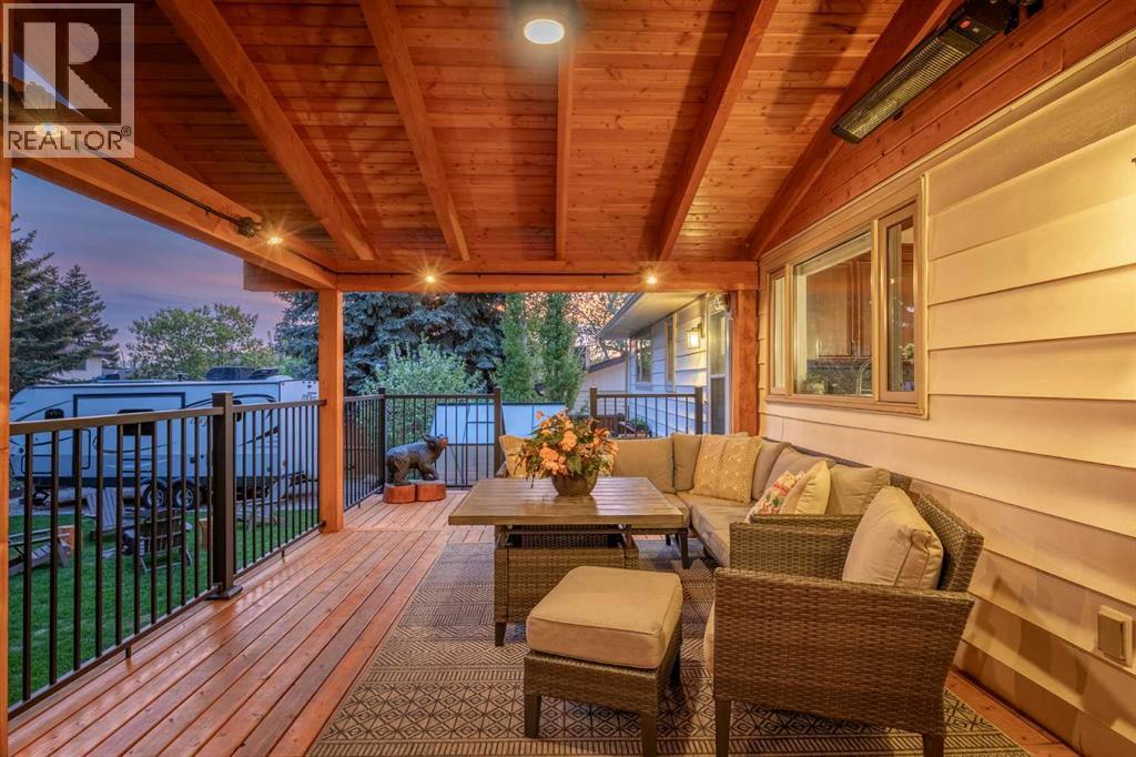 111 Silvergrove Green NW — photo 32