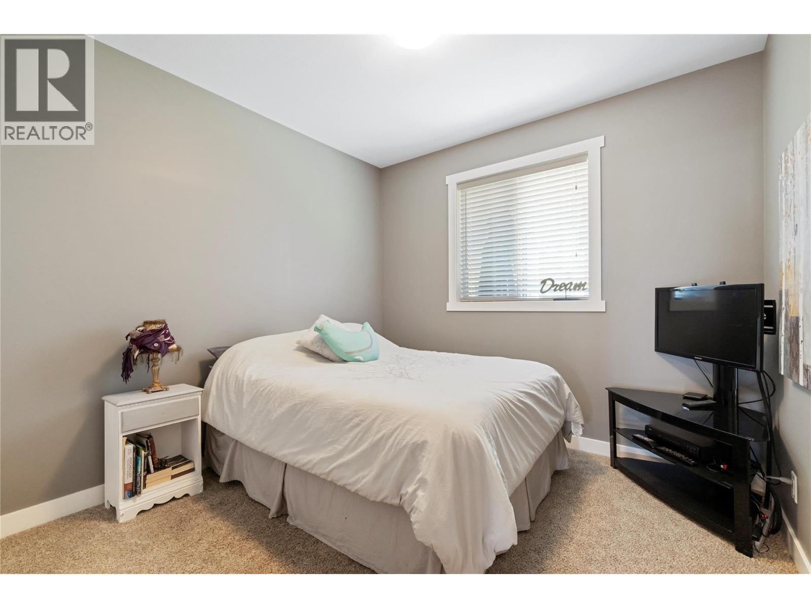 #24 2751 15 Avenue NE - 19