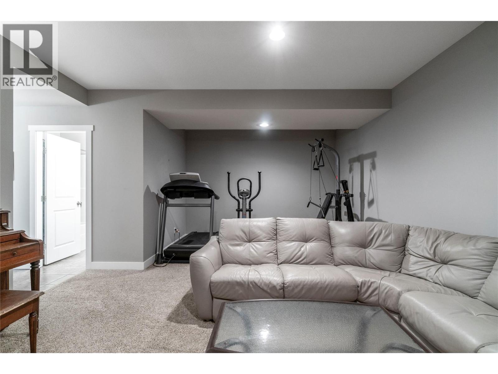 #24 2751 15 Avenue NE - 29