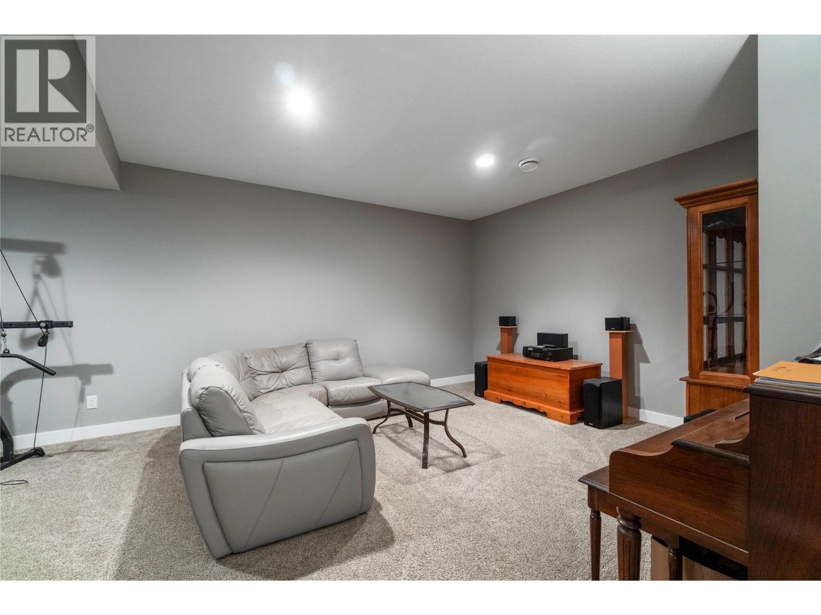 #24 2751 15 Avenue NE - 28