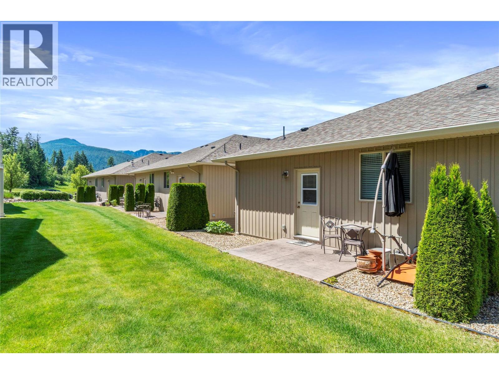 #24 2751 15 Avenue NE - 33