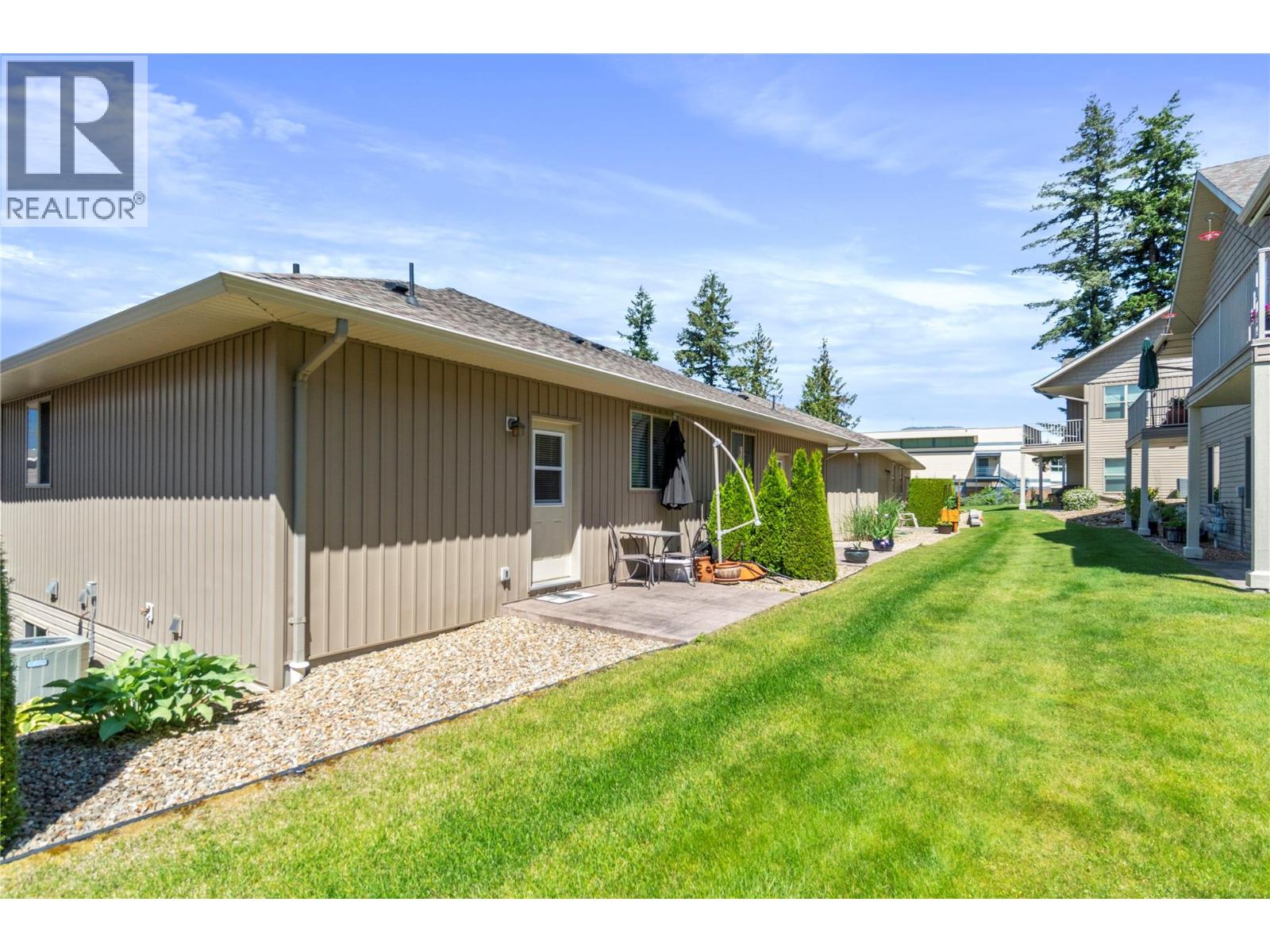 #24 2751 15 Avenue NE - 32