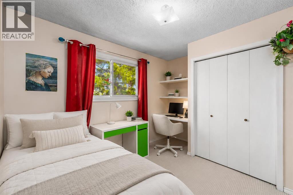 Bedroom (virtually staged)