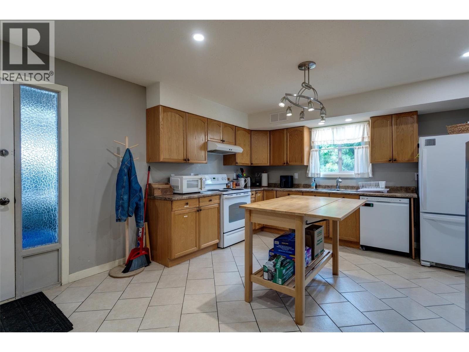 #1 500 Lester Road - 3