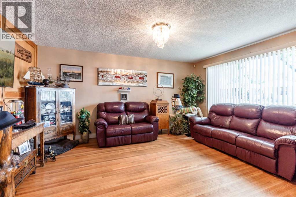 54 9 Street SW — photo 6