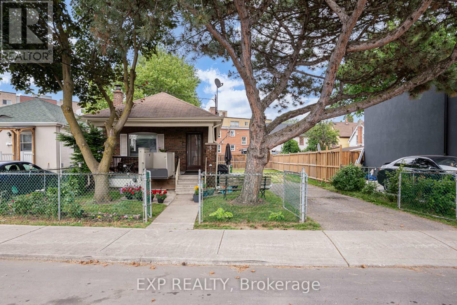 5 LAXIS AVENUE - 1