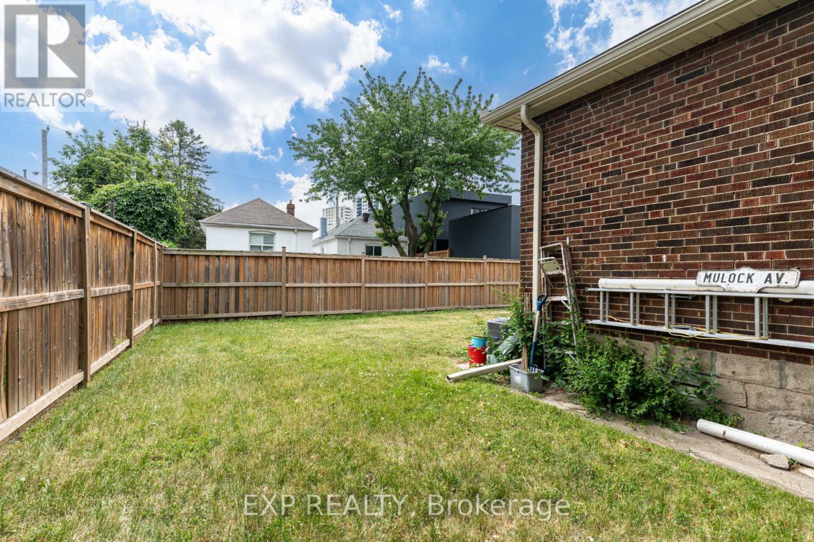 5 LAXIS AVENUE - 16