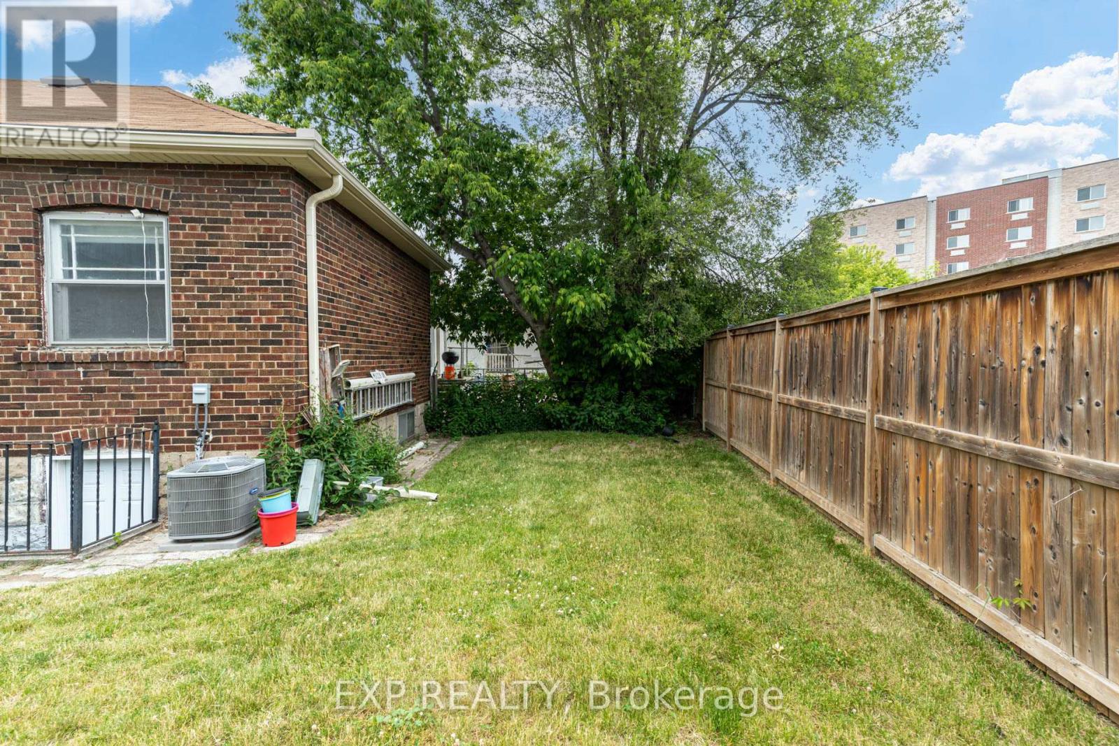 5 LAXIS AVENUE - 17