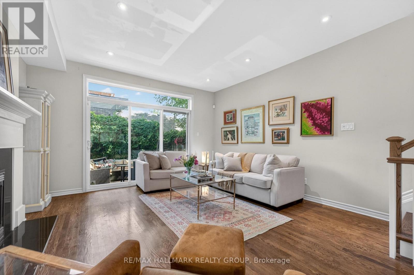 320 IONA STREET - 10