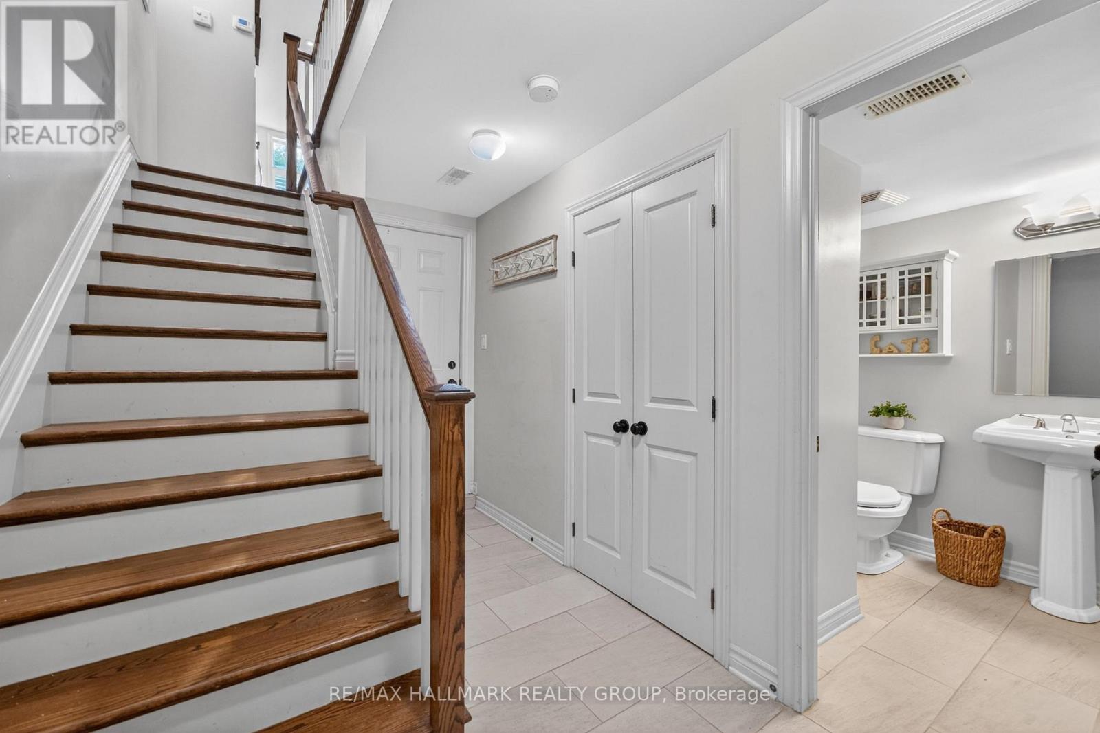 320 IONA STREET - 24