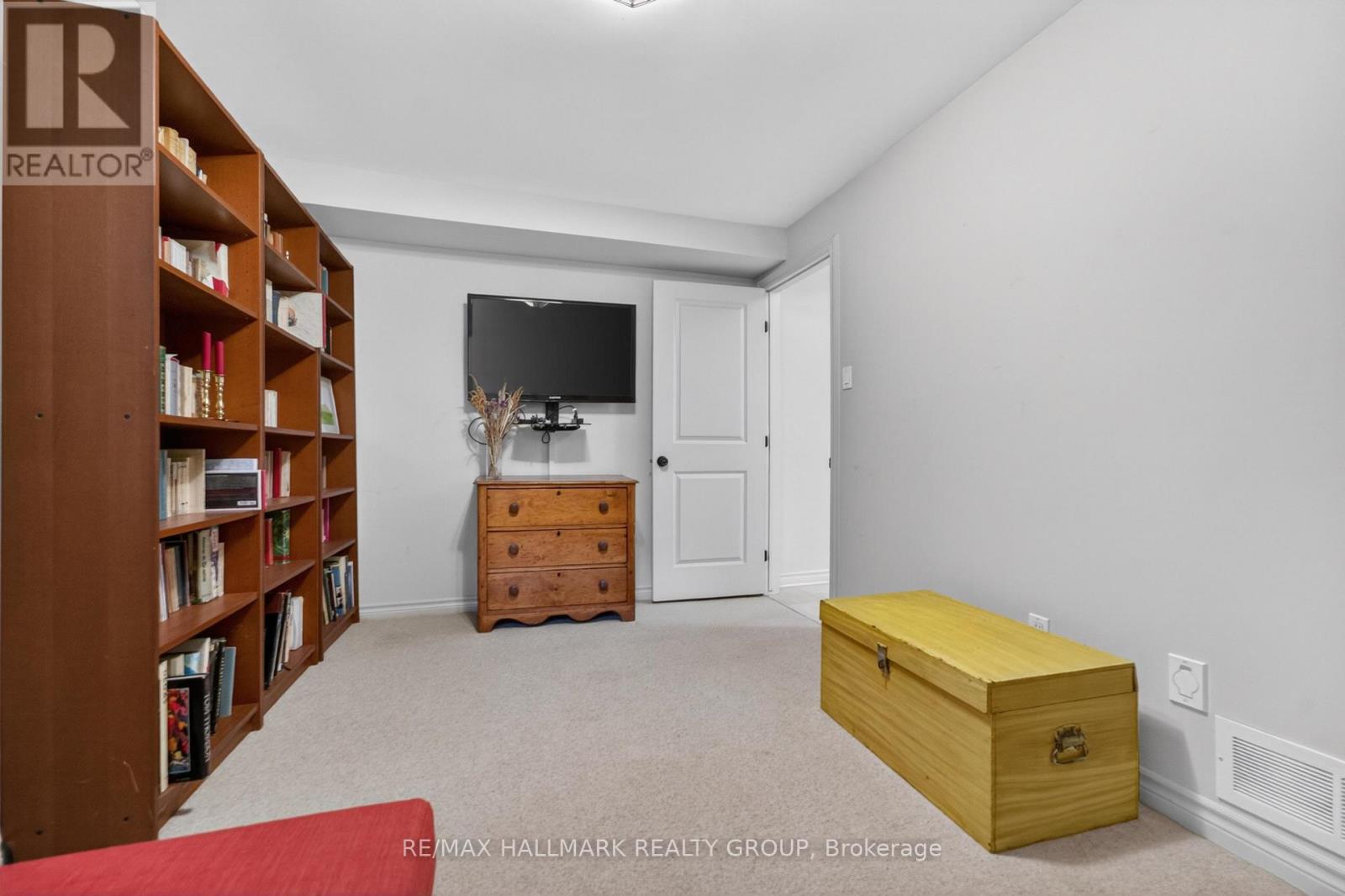 320 IONA STREET - 26