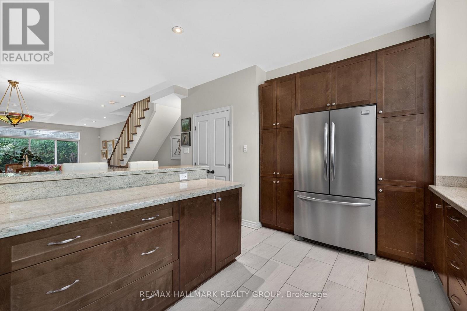320 IONA STREET - 6