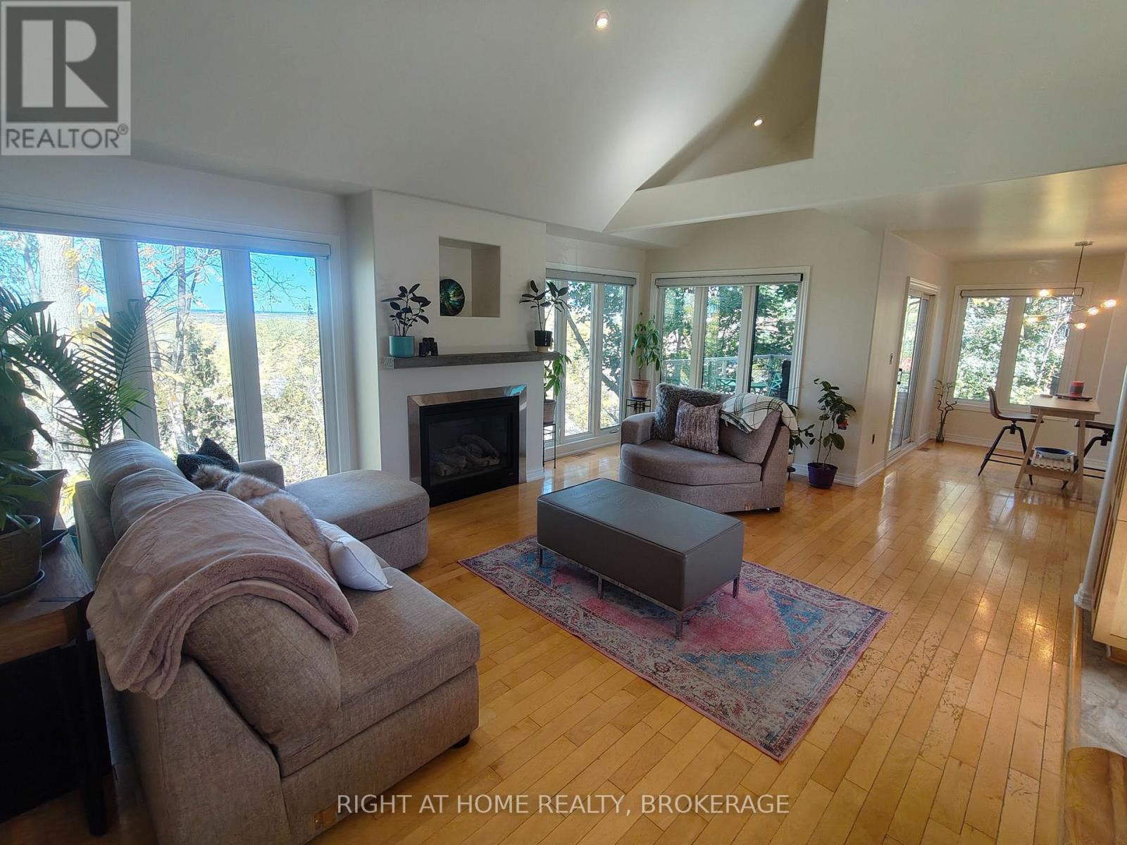 22 URSULA AVENUE - 19