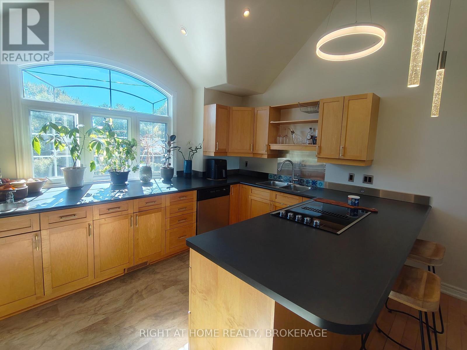 22 URSULA AVENUE - 20