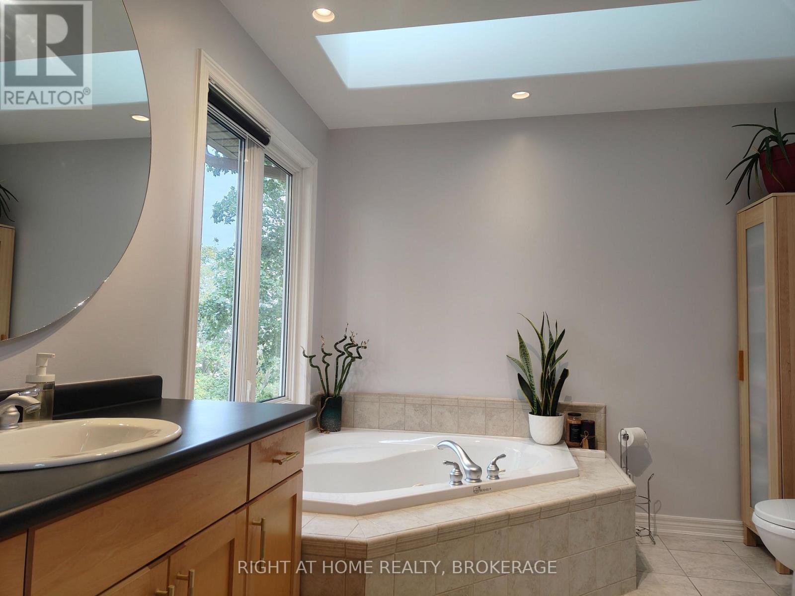 22 URSULA AVENUE - 28