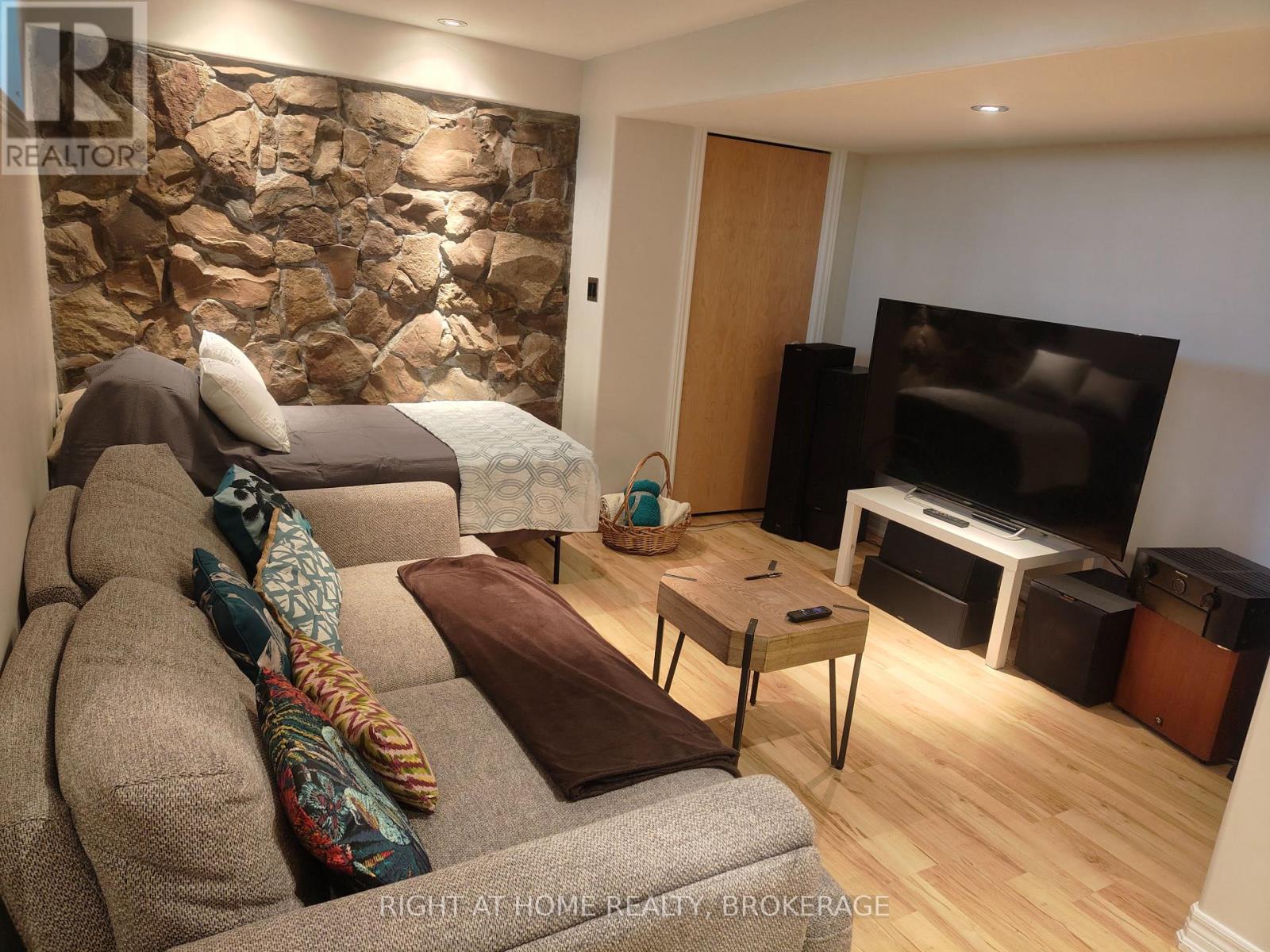 22 URSULA AVENUE - 37