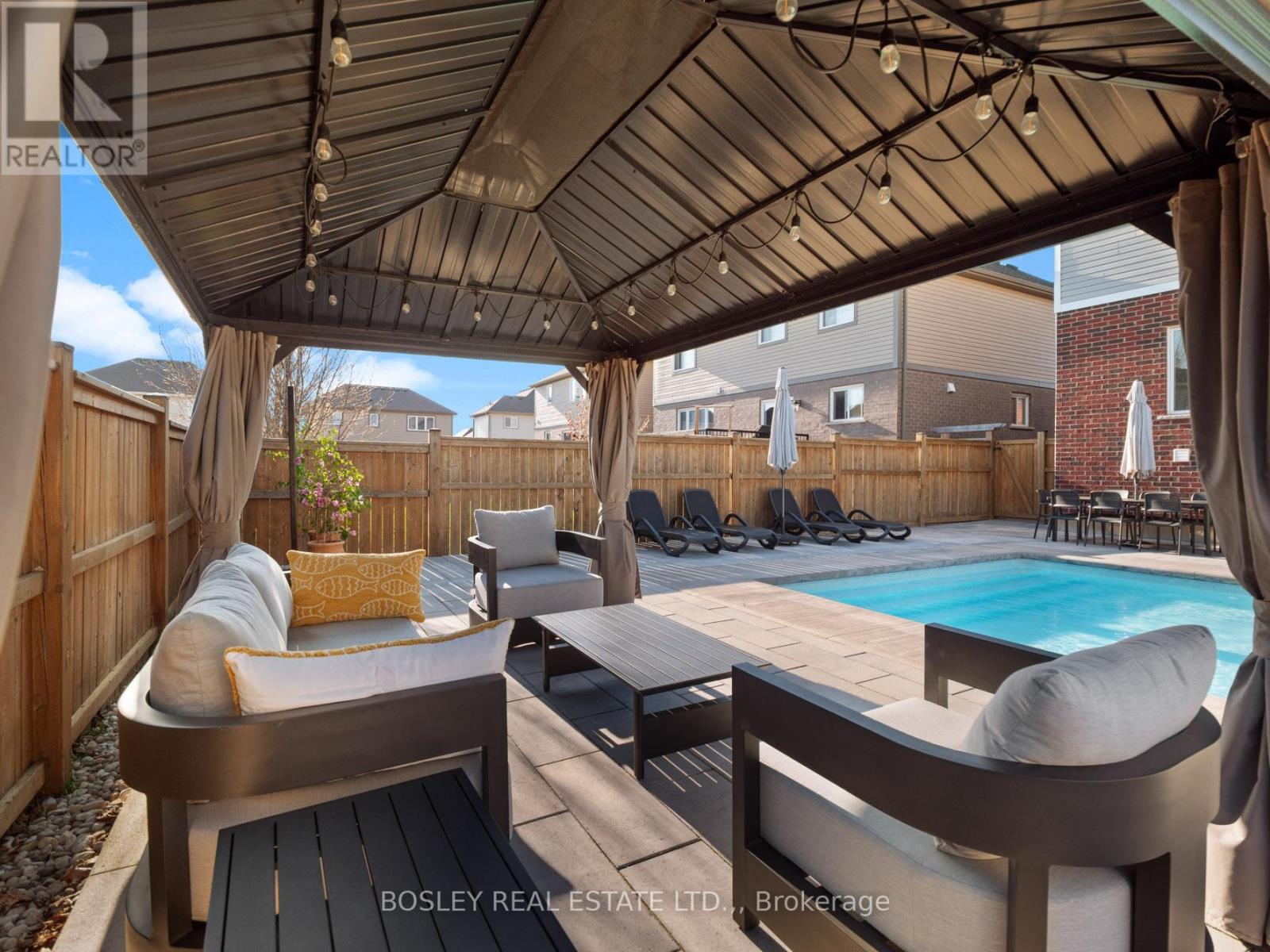 75 BERGENSTEIN CRESCENT - 36