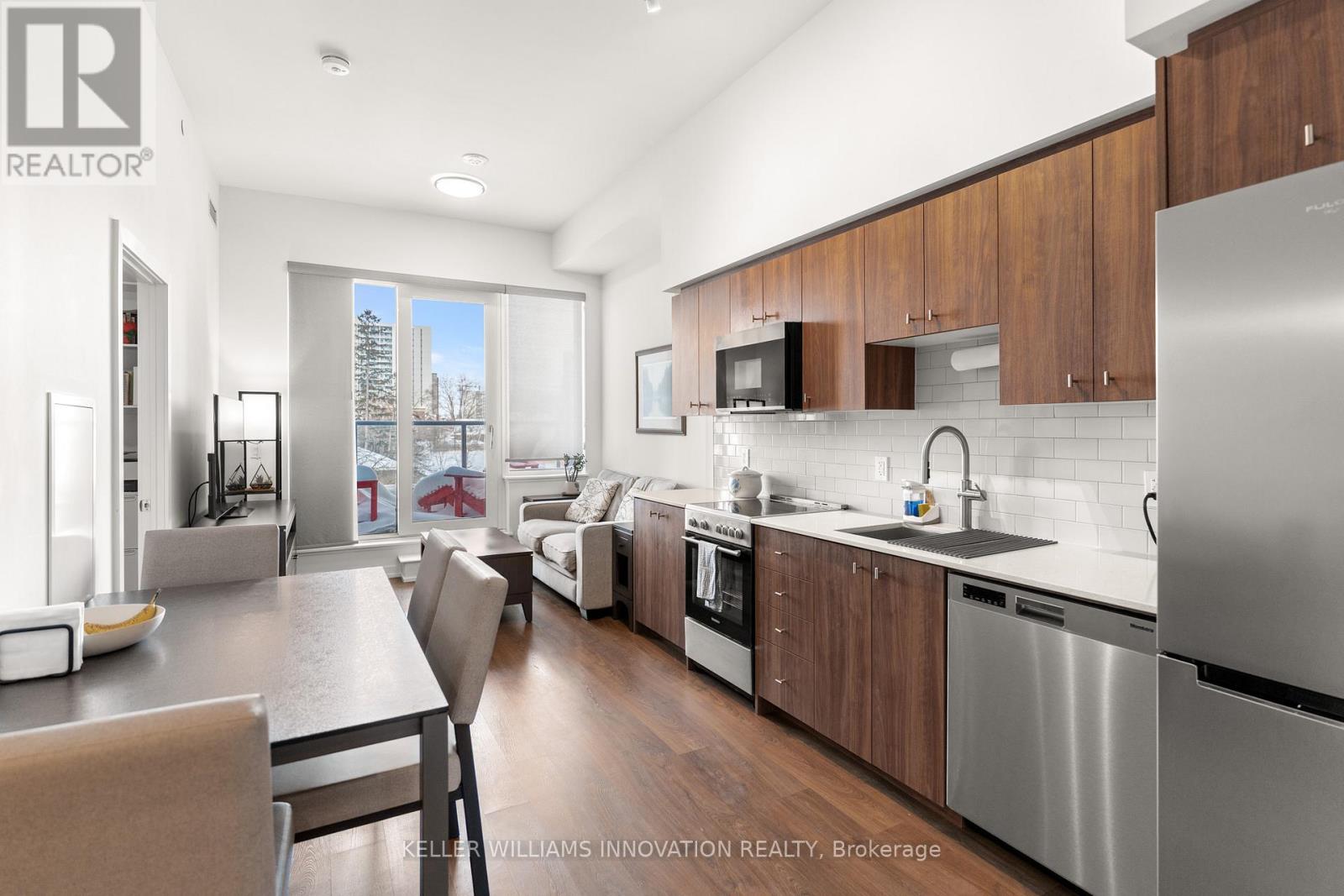 #317 15 WELLINGTON STREET - 1