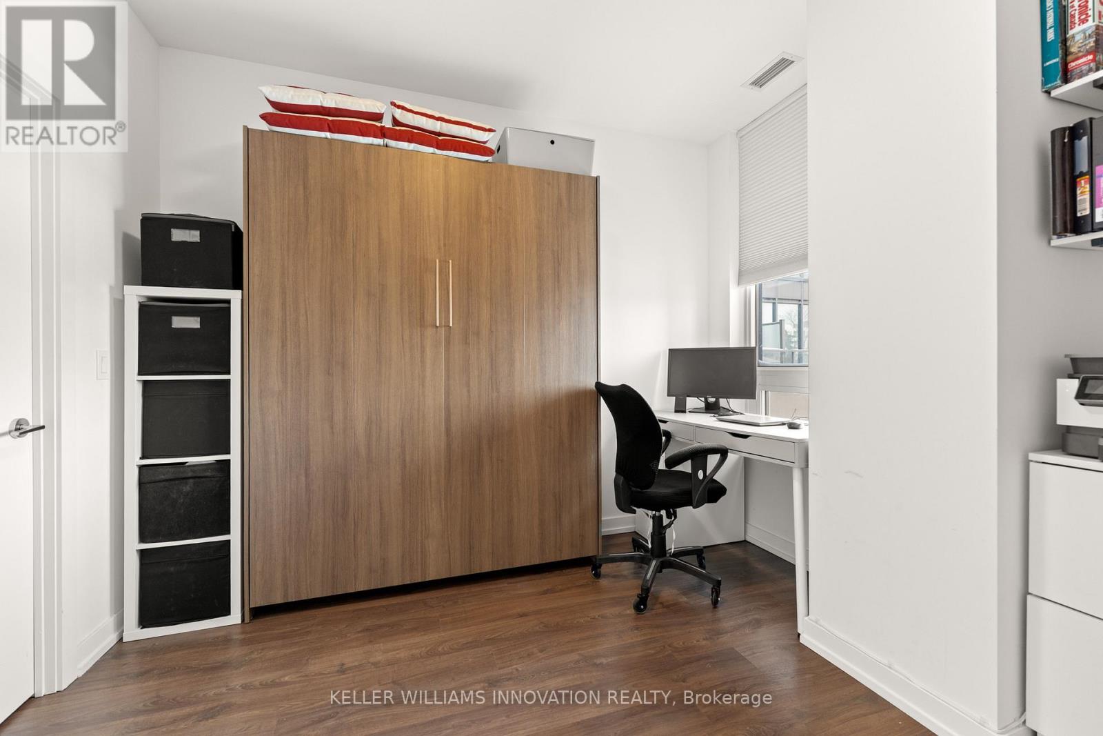 #317 15 WELLINGTON STREET - 10
