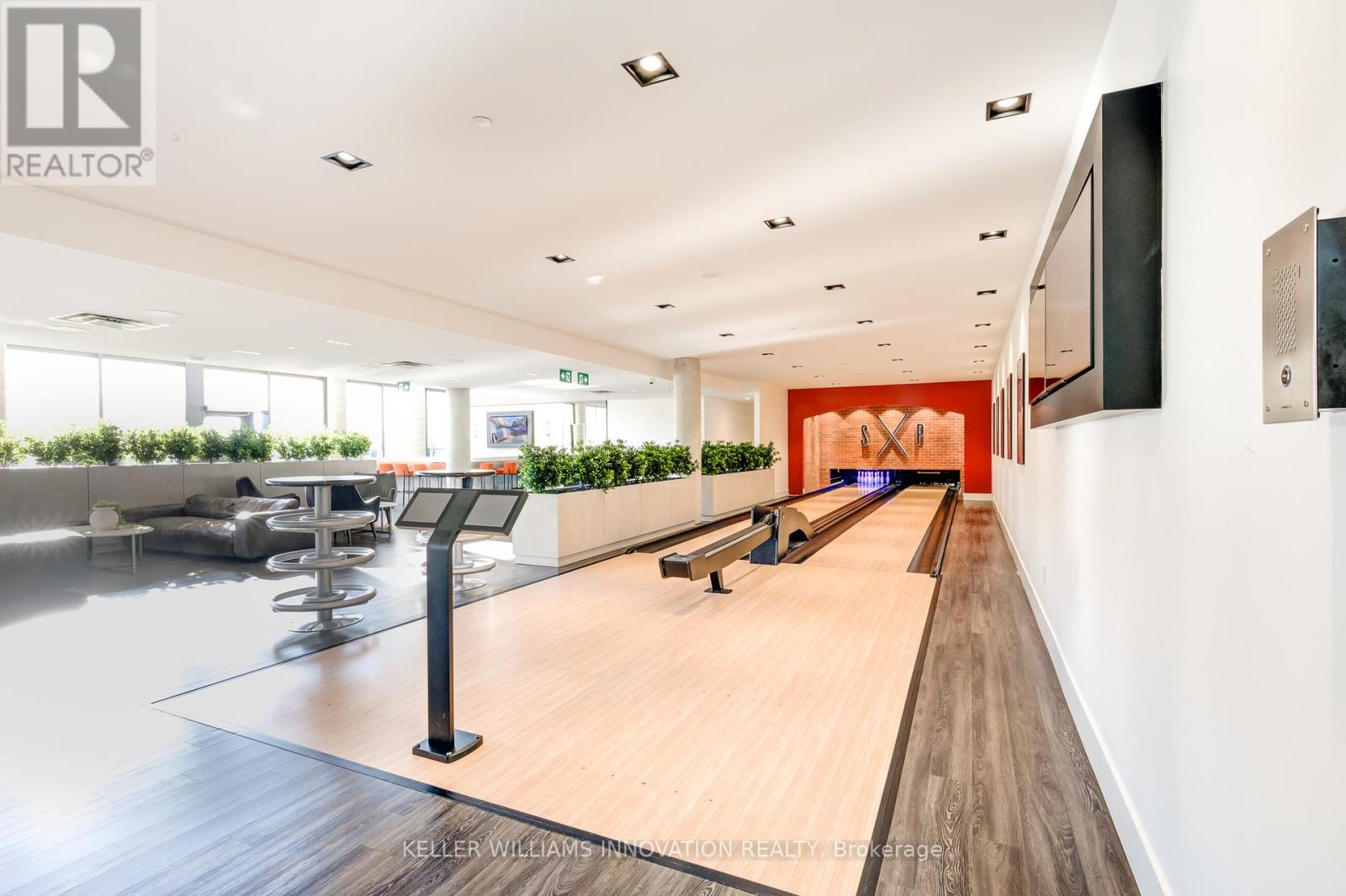#317 15 WELLINGTON STREET - 15