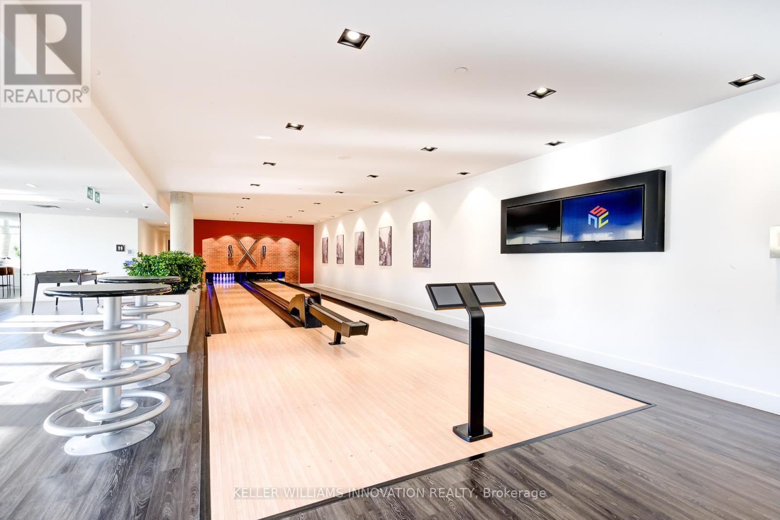 #317 15 WELLINGTON STREET - 16